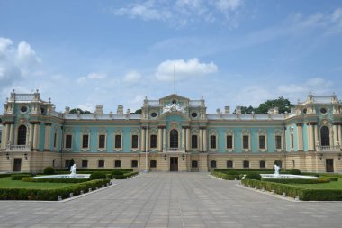 06.07.2021 'de Ukrayna' da büyük bir avlusu olan Kyiv Sarayı 'ndaki hükümet bölgesi.