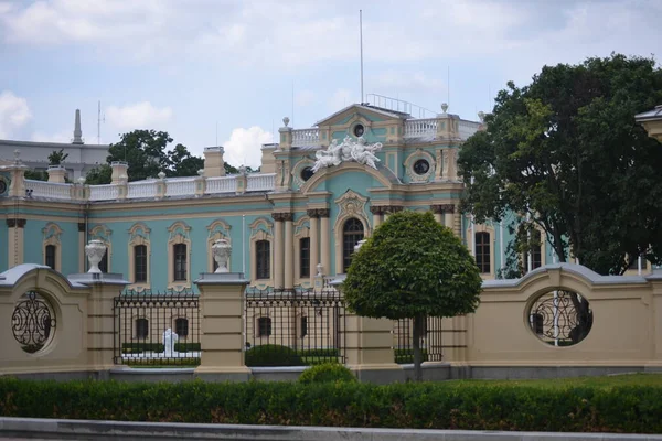 Distrito Gubernamental Palacio Kiev Con Jardín Delantero Con Gran Patio — Foto de Stock