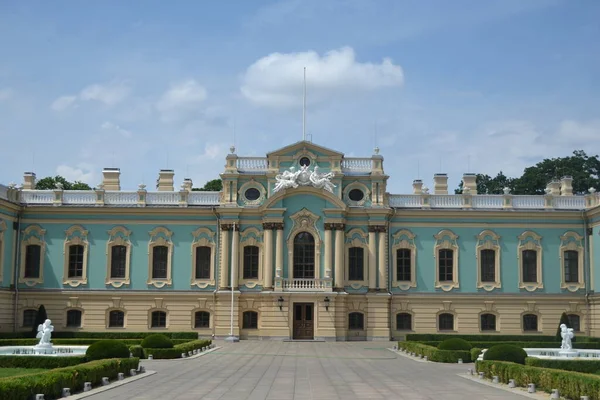 Distrito Governo Palácio Kiev Com Jardim Frontal Com Grande Pátio — Fotografia de Stock