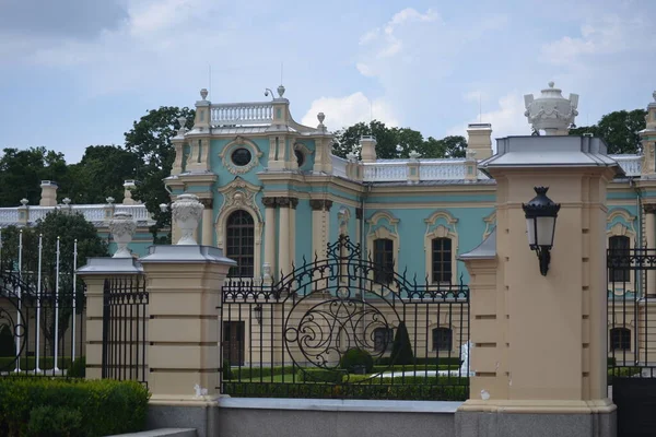 Regeringsdistrict Kiev Palace Met Een Voortuin Met Een Grote Binnenplaats — Stockfoto