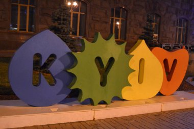 Kyiv turistler için modern şehir hatırası.