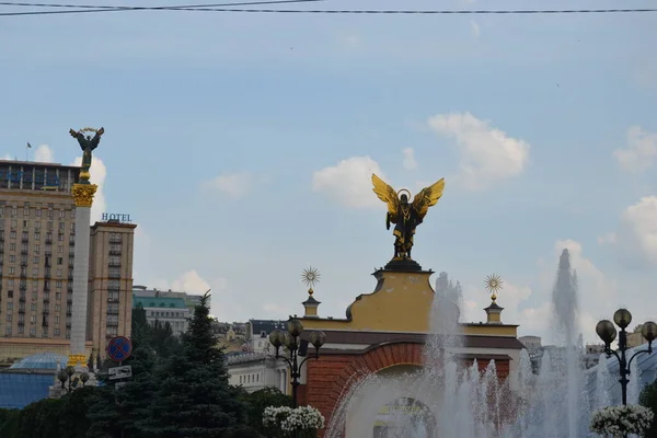 Kiewer Platz Der Freiheit Vor Dem Krieg Wunderschön Dekoriert — Stockfoto
