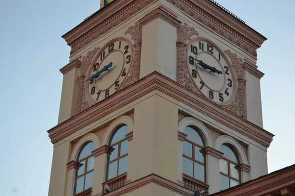 Gelber Kirchturm Mit Uhren Und Fenstern Kiew — Stockfoto