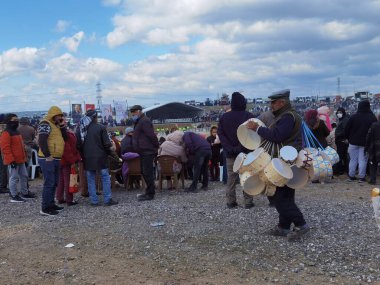 İzleyiciler ve Deve güreşi Menemen İzmir Türkiye 20.03.2022