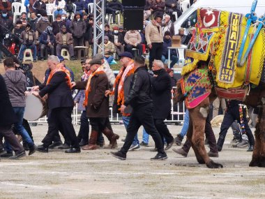 Belediye Başkanı Aydın Pehlivan ve Deve güreşi Menemen İzmir Türkiye 20.03.2022