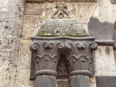 Güzel sütun Gaziantep 'te bir duvara çarpıyor.