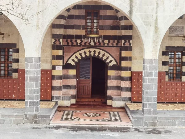 Τζαμί Eyupoglu Στο Gaziantep Κόκκινες Και Λευκές Πέτρες — Φωτογραφία Αρχείου