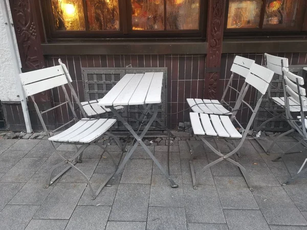 Cadeira Mesa Para Pessoas Que Querem Sentar Lado Fora — Fotografia de Stock