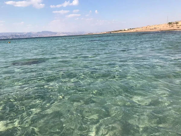 Mer Dans Bleu Clair Proximité Est Terre Vue Avec Sable — Photo