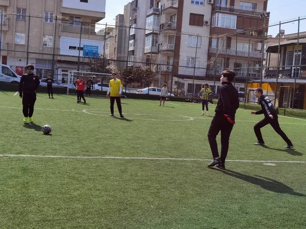 2022 Молоді Люди Грають Футбол Килимовому Полі Ізмірі Аліага — стокове фото