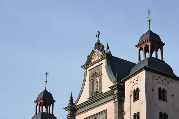 Церковь Двумя Игрушками Германии Выкрашенными Красивый Розовый Цвет — стоковое фото