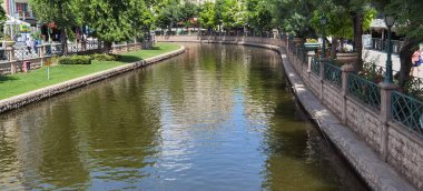 Modern şehir Eskisehir 'de geliştirilmiş nehir.
