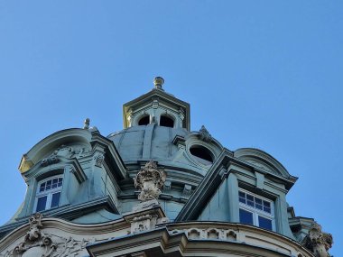 Row of skylights in different dicrections