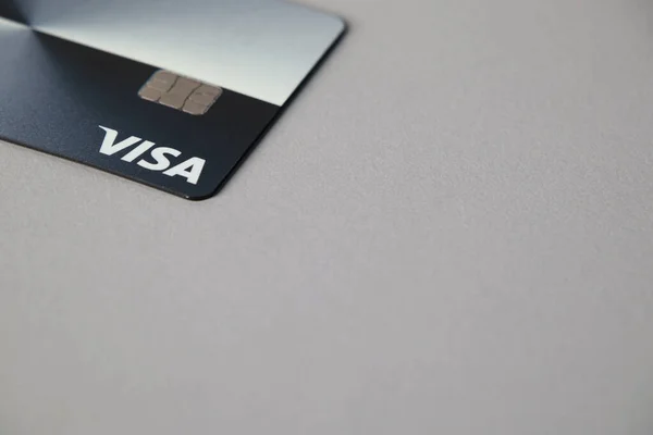 Gri Bir Arka Planda Visa Banka Kartı Fotokopi Alanı Ile — Stok fotoğraf