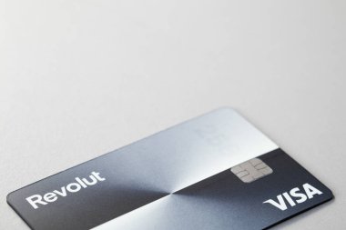 Revolut bankalarının VISA ödeme kartı ve fotokopi alanı. Riga, Letonya - 26 Mar 2022.