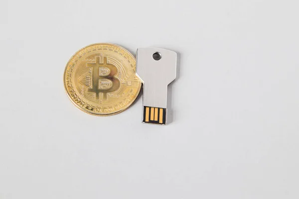 비트코인 Bitcoin Usb 플래시 드라이브 Usb Flash Drive 텍스트를 백그라운드이다 — 스톡 사진