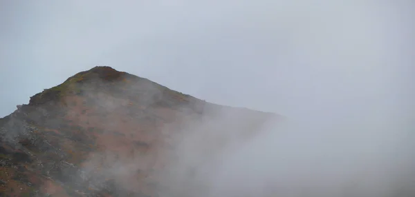 Haut Sommet Montagne Dans Les Nuages Grand Brouillard Dans Les — Photo