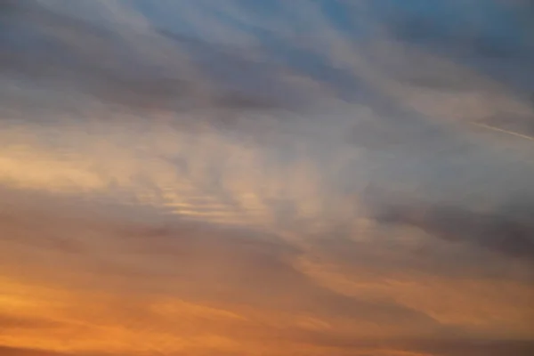 Égi Háttér Naplementekor Sárga Felhők Kék — Stock Fotó