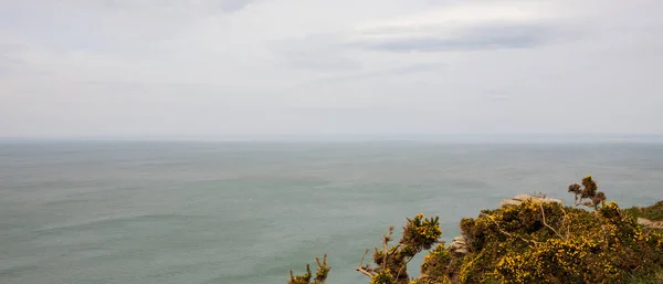 Vistas Panorámicas Mar Desde Una Alta Montaña Horizonte Nublado Tiempo — Foto de Stock