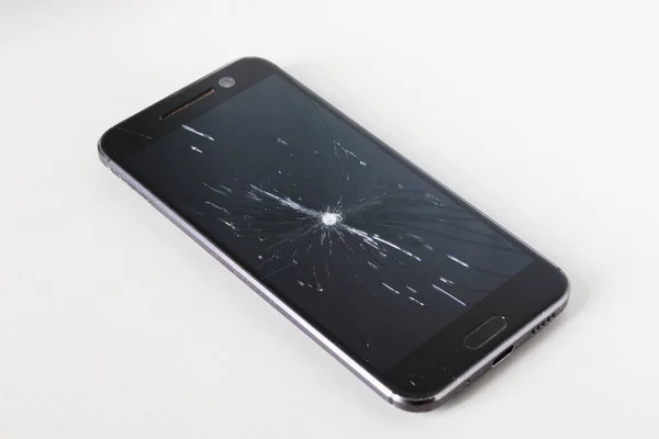 Ekranı kırık akıllı telefon. Kırık akıllı telefon görüntüsü