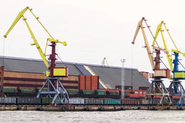 Port Goods Handled Railway Wagons Cargo Deliveries Port Trains —  Fotos de Stock