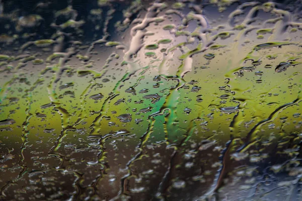 Абстрактный Фон Каплями Воды Стекле Выборочной Фокусировкой Красочный Фон Мокрым — стоковое фото