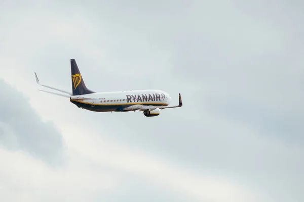 Ryanair Boeing 737 8As Airplane Sky Flying Passenger Plane Riga — Fotografia de Stock