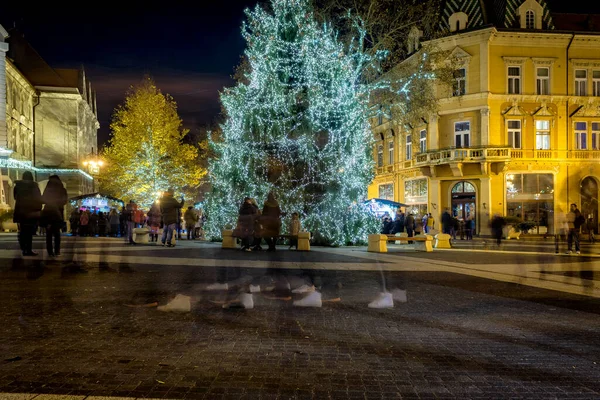 Karácsonyfa Városban — Stock Fotó