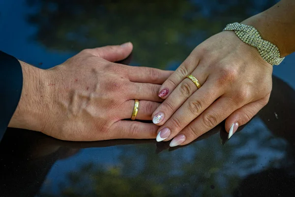 Hände Eines Brautpaares — Stockfoto