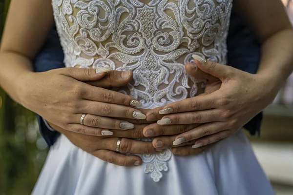 Hände Eines Brautpaares Hochzeitstag — Stockfoto