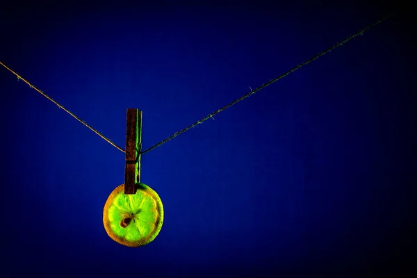 Lemon Hanging String — Stockfoto