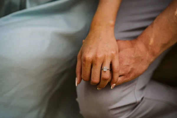 Braut Und Bräutigam Hand — Stockfoto