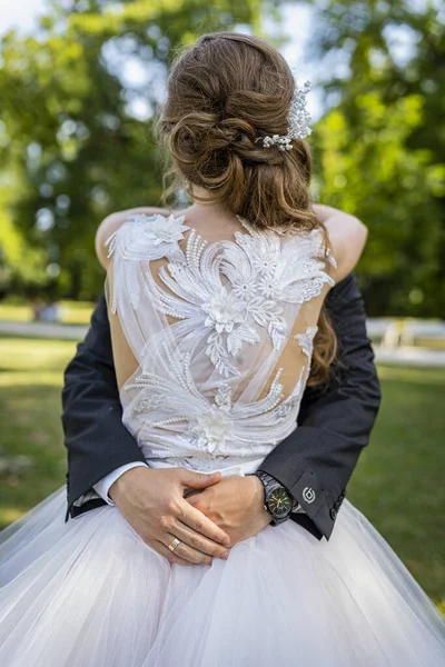 Braut Und Bräutigam Hand — Stockfoto