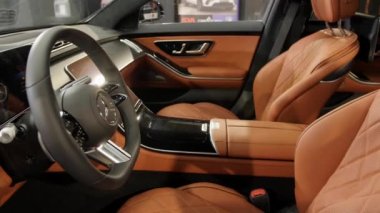 23 Şubat 2021: Mercedes-Benz S-Sınıfı yeni araba iç mimarisi.