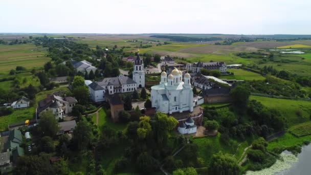 Aerial Shot Village Zymne Svyatogorsky Assumption Zymna Stauropean Monastery Ukraine — Vídeos de Stock