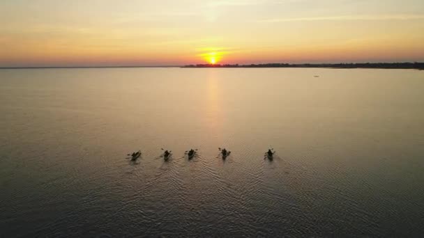 Five Kayaks People Sailing Sunrise Large Expanse Lake Water Summer — Stock Video