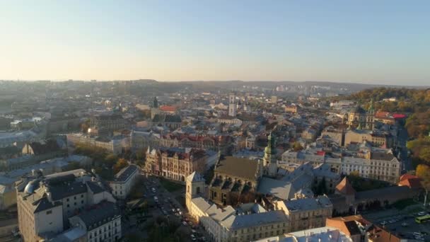 Voo Sobre Cidade Ucraniana Lviv Parte Velha Cidade Por Sol — Vídeo de Stock