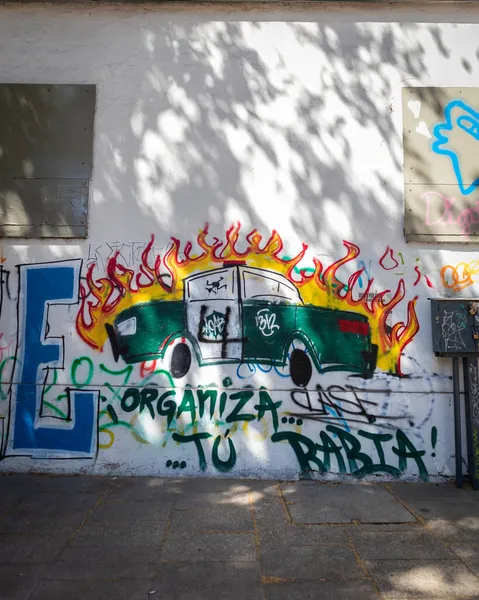 Grafiti paketleri, Santiago, Şili 'nin merkezindeki yerel sanatçılar tarafından yapılmış bir sokak sanatı.