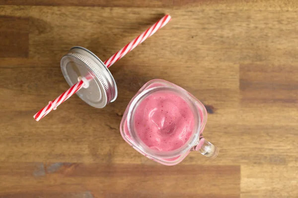 Vers Gezond Fruit Smoothie Een Heldere Houten Achtergrond — Stockfoto