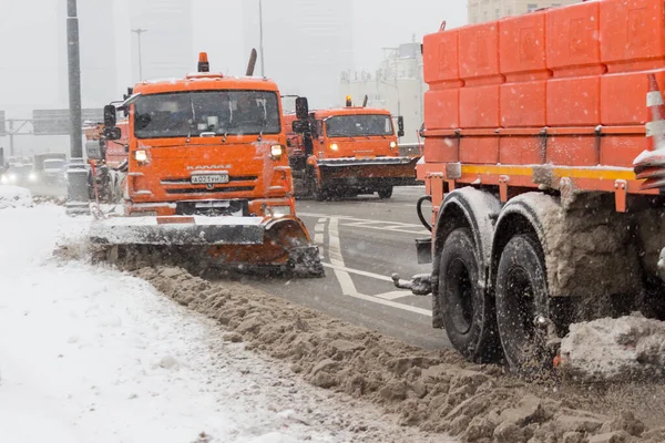 Rusland Moskou 2021 Sneeuwruimen Met Speciale Uitrusting Een Zware Sneeuwval — Stockfoto