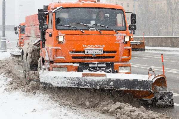Rusland Moskou 2021 Sneeuwruimen Met Speciale Uitrusting Een Zware Sneeuwval — Stockfoto