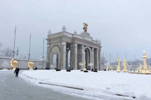 Russia Moscow December 2021 Vdnkh Main Entrance New Year Christmas 免版税图库照片