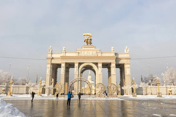 Russland Moskau Dezember 2021 Wdnkh Haupteingang Neujahrs Und Weihnachtsdekoration Der Stockbild
