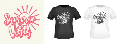 Tişört pulu, tişört baskısı, başvuru formu, rozet, etiket kıyafeti ya da diğer baskı ürünleri için Summer Vibes. Vektör illüstrasyonu