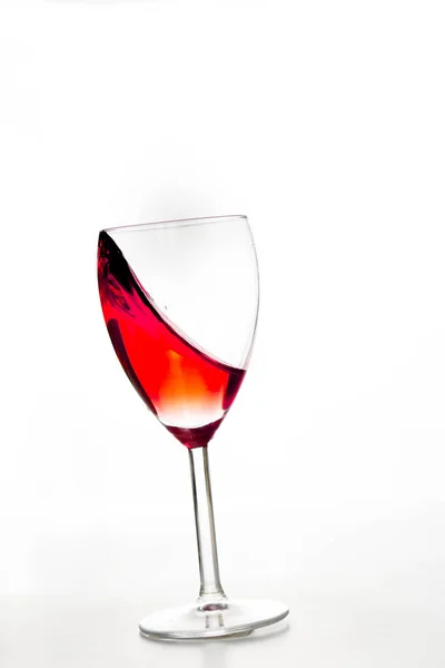 Copo Vinho Tinto Gotas Fundo Branco Close — Fotografia de Stock