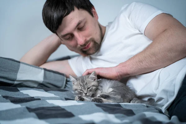 Theme Love Care Protection Pets Man Basking Bed Baby Gray — Stock Photo, Image