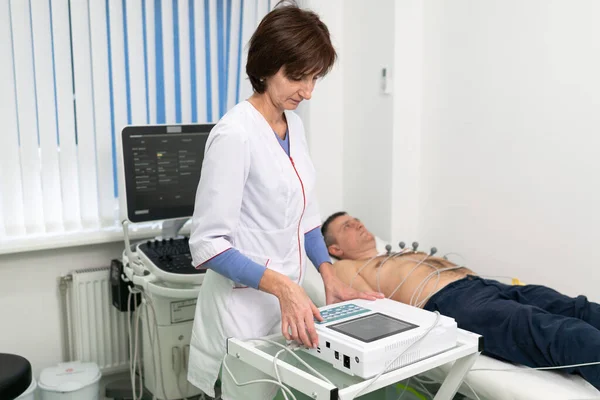 Medical Equipment Electrocardiogram Doctors Doing Ecg Test Male Patient Diagnostic — Stock Photo, Image