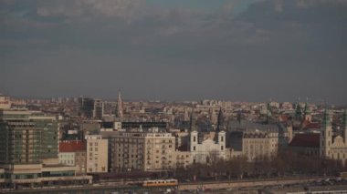 Toplu taşıma ve Budapeşte 'deki tramvay şebekesi konusu. 