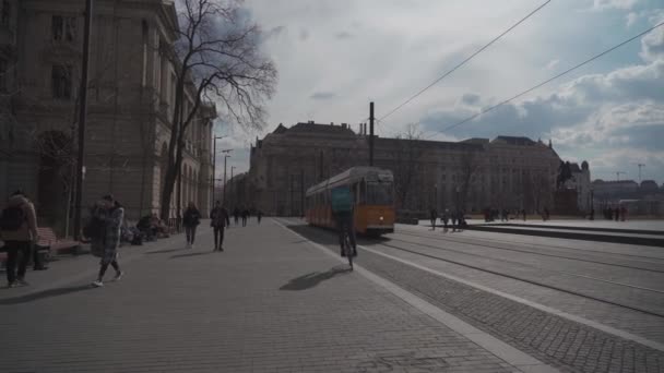 8 mars 2022, Budapest. Ungern. "Kollektivtrafik och spårvägsnät i Budapest". — Stockvideo