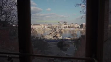 Castle Hill 'deki teleferik. Budapeşte, Macaristan. Buda Kalesi Tepesi 'ne giden Funicular treni. Budapeşte Füniküler Demiryolu